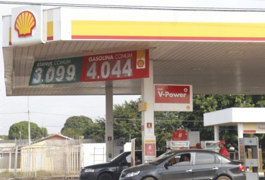 Posto de combustível está vendido a R$ 4,04 o litro da gasolina | Foto: Henrique Kawaminami