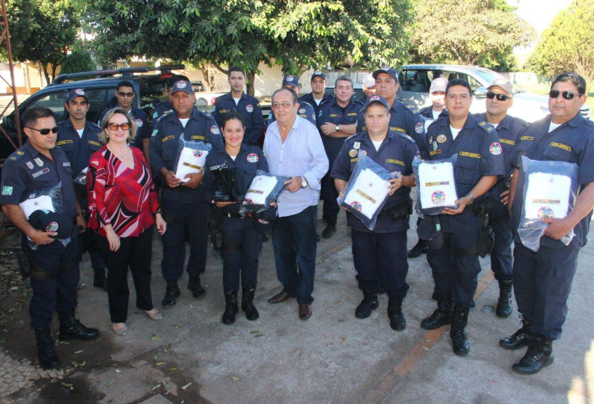 Prefeitura entrega novos uniformes a Guarda Municipal em Bonito (MS)