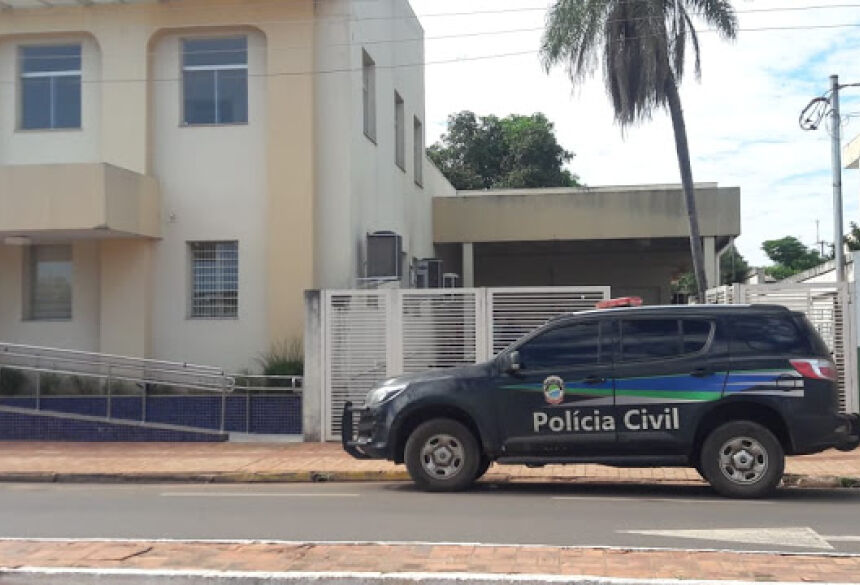 Polícia esteve durante toda a tarde em agência invadida - Foto: Notícias de Rio Verde