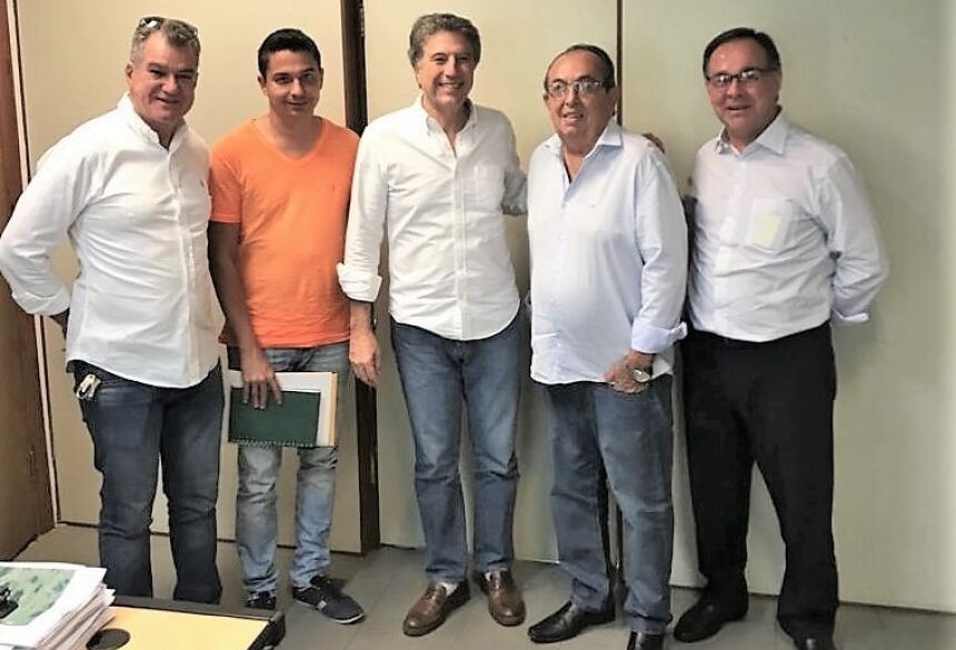 Da esquerda para a direita: secretário Augusto; Carlos Sanches; Murilo Zauith; Odilson e Beto Araújo. Foto: Divulgação