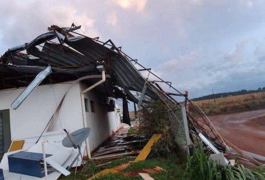 Empresa teve a estrutura danificada pelos fortes ventos - Foto: Foto: WhatsApp / Correio do Estado