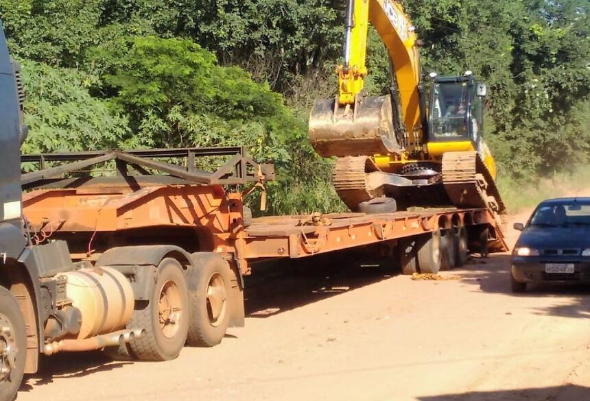 Escavadeira hidráulica de gramde porte, adquirida pela prefeitura em 2019, participará dos trabalhos. Foto: Divulgação