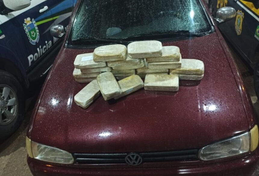 Suspeito foi flagrado com 20 kg de cocaína em rodovia de MS — Foto: PRF/Divulgação