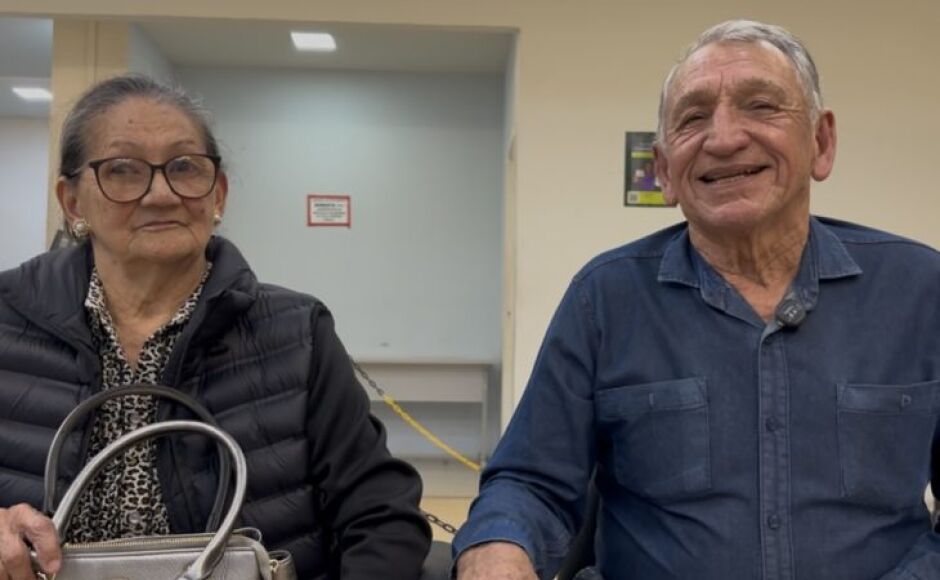 Juntos há 54 anos, casal vai retirar nova identidade no Dia dos Namorados  