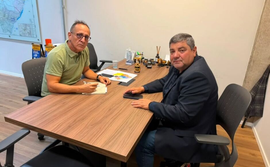 Prefeito participa de reunião com diretor-presidente interino e coordenador de despesas da Agência