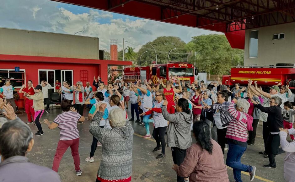 Grupo Conviver Idosos participou de uma atividade especial no Corpo de Bombeiro
