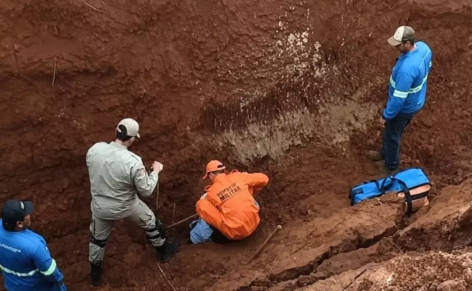 Homem é soterrado e escapa com vida durante obra em MS