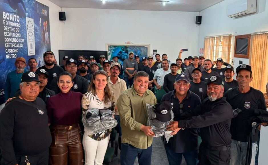 Prefeitura entrega novos uniformes à Vigilância Patrimonial