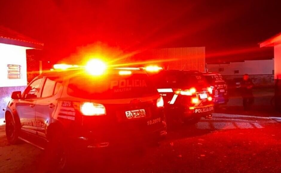 Homem é atacado e esfaqueado várias vezes em bar 