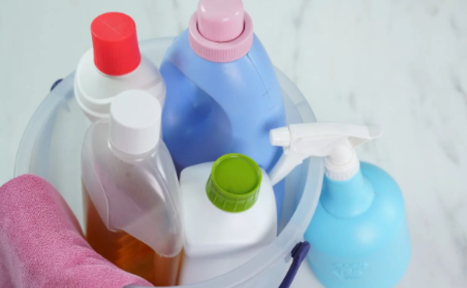 Anvisa determina retirada de circulação de 12 produtos de limpeza