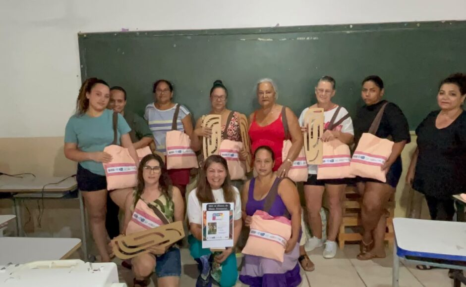 Entre linhas, tecidos e sonhos, oficina fortalece autonomia de mulheres no Águas do Miranda