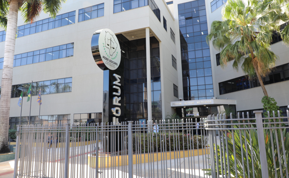 Justiça determina que homem indenize idoso agredido após discussão no trânsito