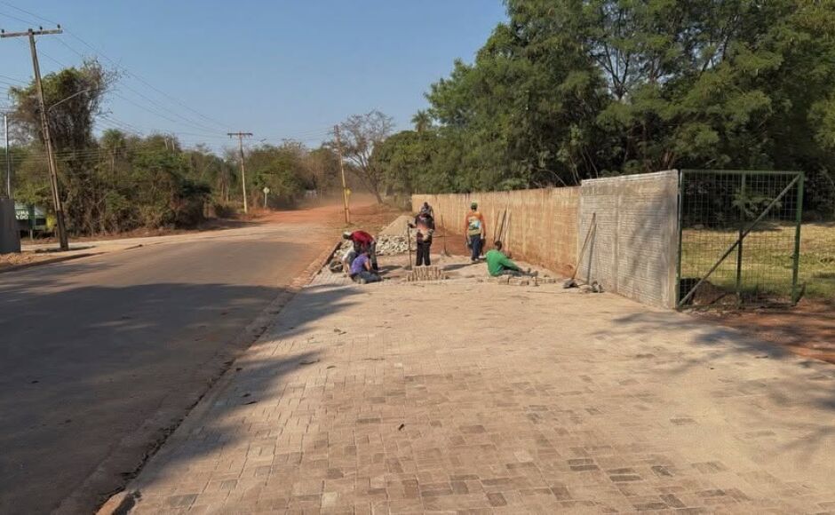 Cemitério Municipal de Bonito recebe melhorias com obras de calçamento