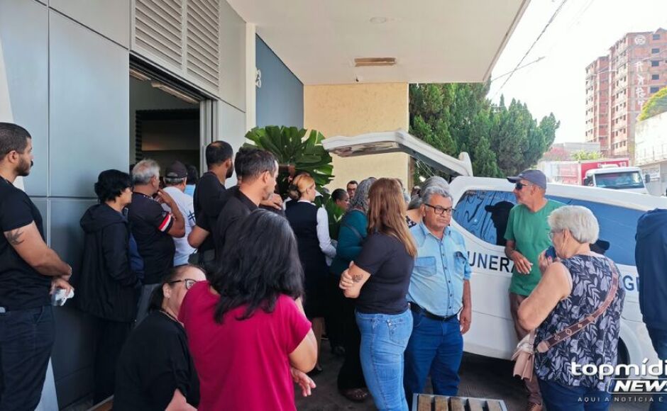 Velório de vítima de feminicídio emociona familiares e amigos 