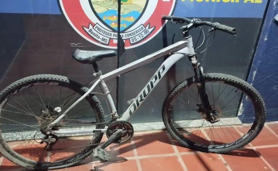 Populares da Vila Marambaia localizaram uma bicicleta abandonada