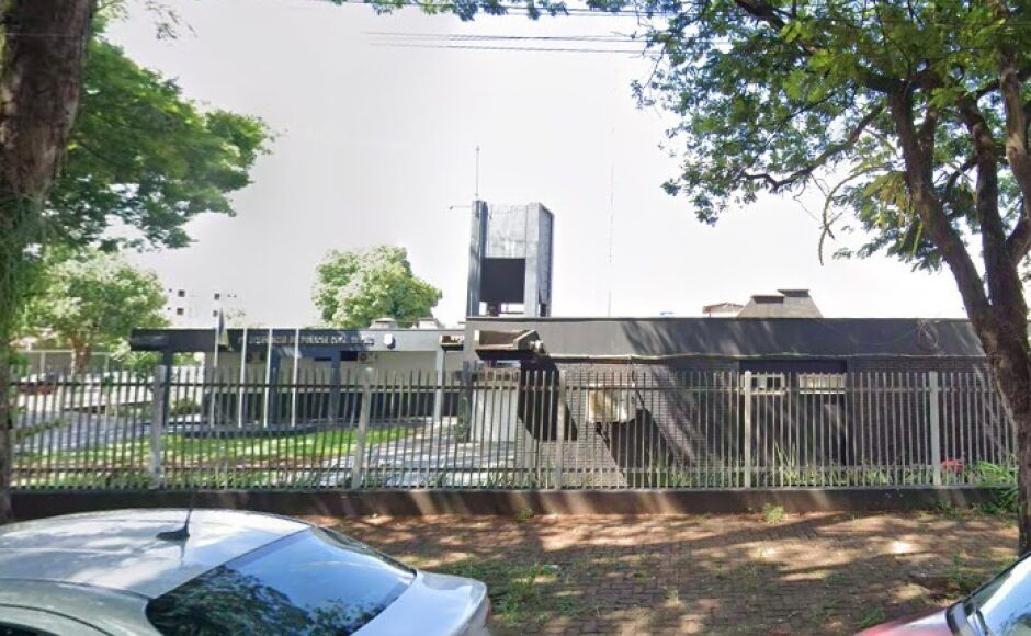 Vítima é cercada e agredida por três mulheres em praça em MS
