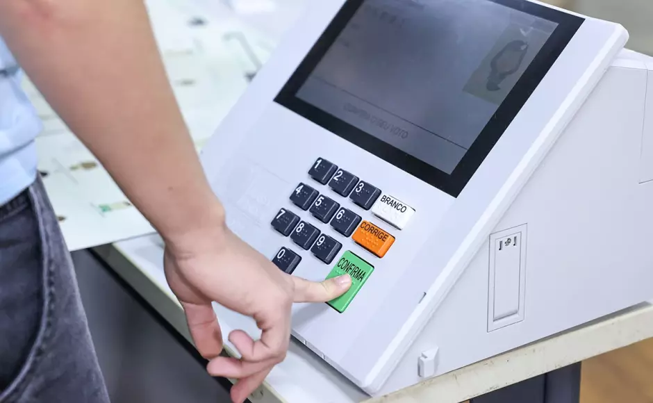 Eleições terminam com prisões, compra de votos e morte de eleitora 