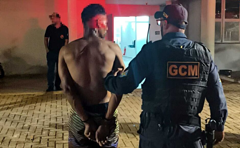Homem descumpre medida protetiva e ameaça matar ex-mulher 