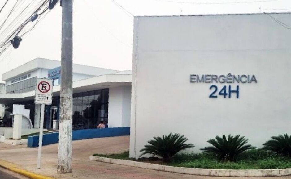 Mulher tenta sequestrar bebê dos braços de adolescente em posto de saúde