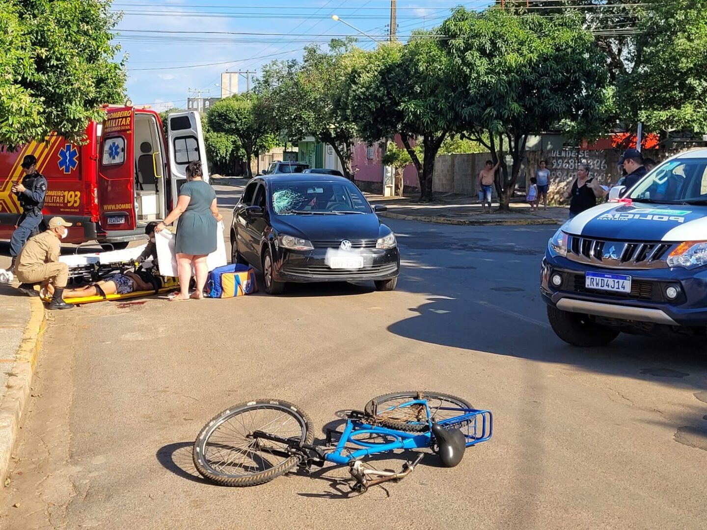 Ciclista fica ferida ao colidir de frente com carro em Bonito - Bonito  Informa